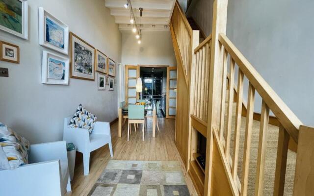 16 Clarence Hill - Iconic Dartmouth House with Enchanting Garden