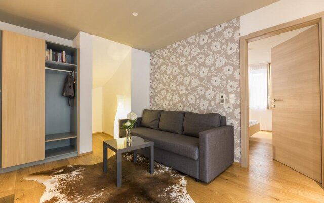 Room 5 Apartments