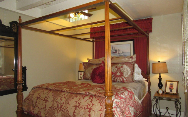 Peace & Plenty Inn Bed & Breakfast