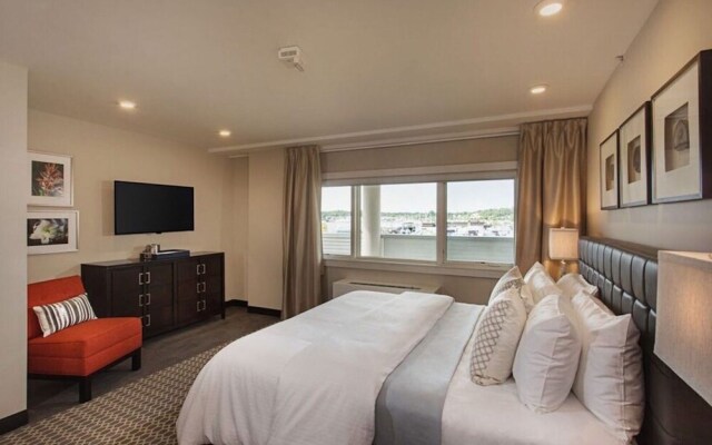 Fathoms Hotel & Marina