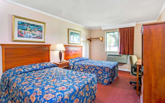 Red Roof Inn Suffolk