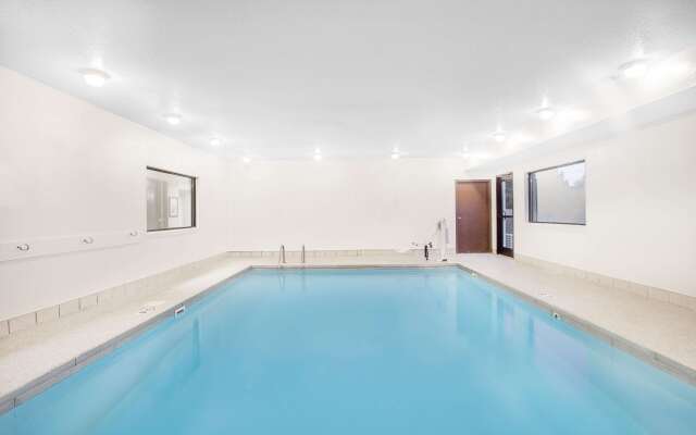 Super 8 by Wyndham Central City