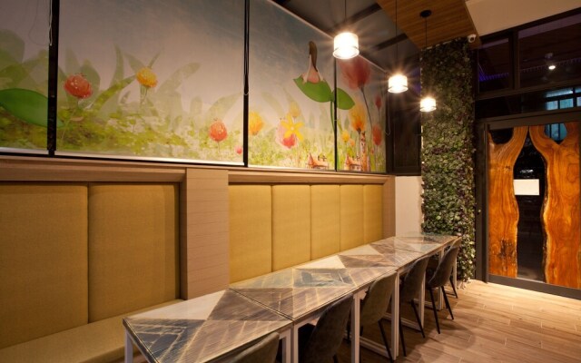 Wind Natural Parent-child Inn