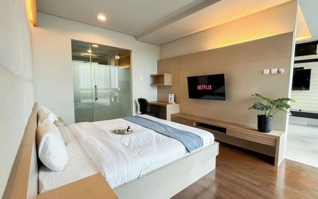 Spacious and Comfy Big Studio Apartment at Kemang Mansion