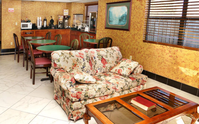 Executive Inn Opp