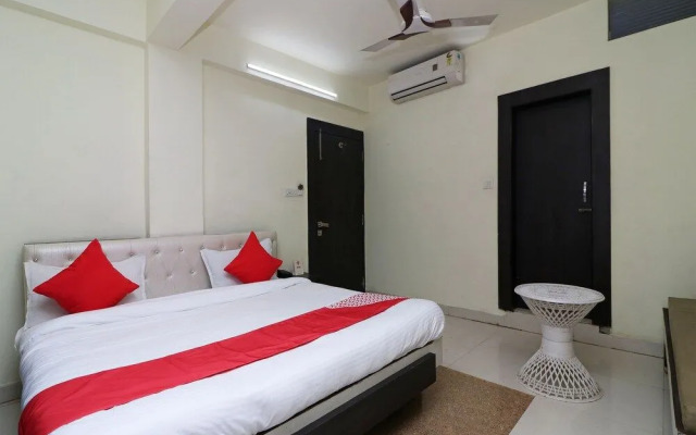 OYO 8219 Hotel Manan