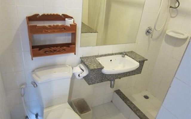 18 Coins Budget Hotel