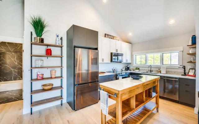 14 Mi to Dtwn Denver: Sleek Westminster Home