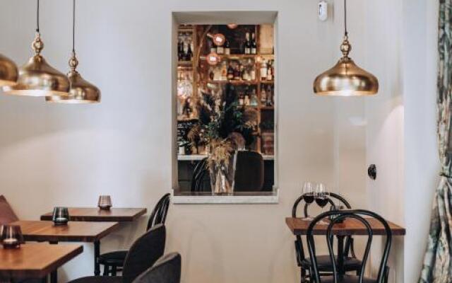 Ocho Suites & Kitchen