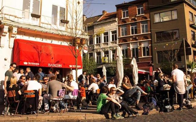 Romantic apartment in most trendy central hotspot +Breakfast