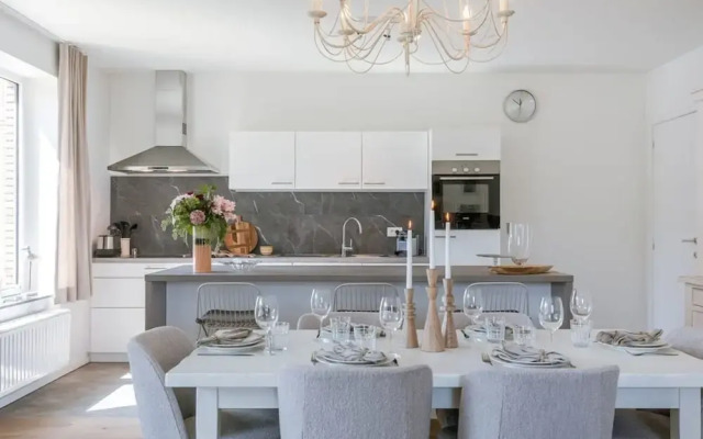 A Luminous Apartment Near the Marina