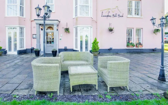 OYO Lamphey Hall Hotel