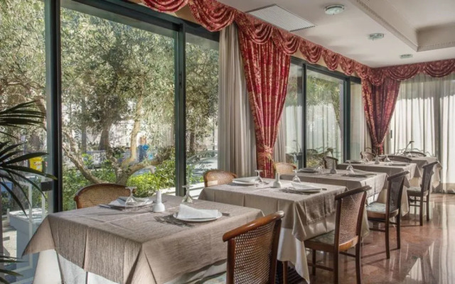 Hotel Zeus