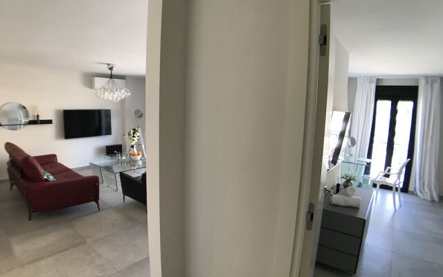 Contemporary 1 Bedroom Apt Puerto Banus