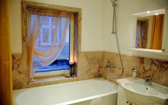 Embrace Guestrooms & Apartments