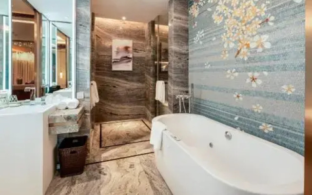 Auto City Ruili Hotel