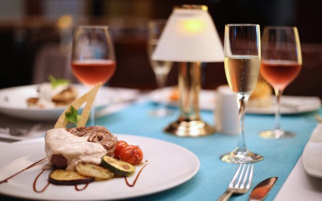 The Royal Islander – An All Suites Resort