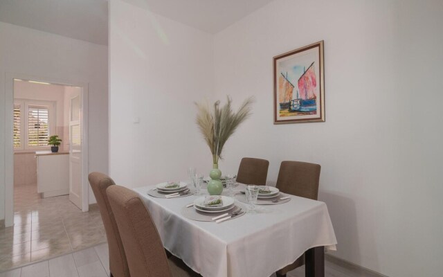 Stunning Apartment in Supetar With Wifi and 2 Bedrooms