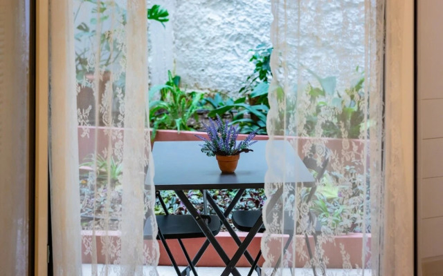 Quiet Apartment With a Garden at Exarcheia