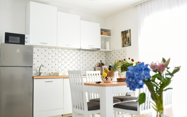 Amazing Apartment in Makarska With Wifi and 2 Bedrooms