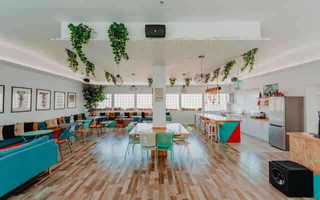 ART Hostel & Apartments