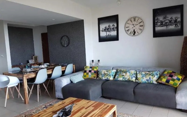 Azuri Apartment with Beach, Pools, Gym, Restaurants, Spa, Boats, kids Corner