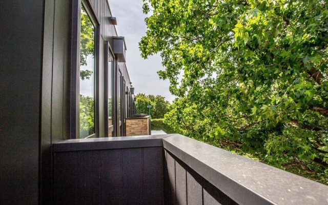 Designer Taste 2BR Townhouse@hawthorn