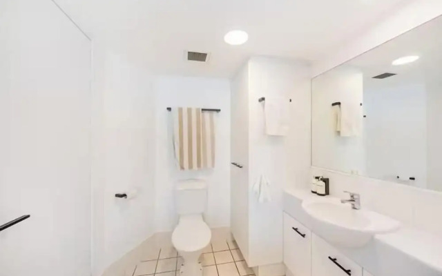 Wake to the Waves - Oceanfront Apartment