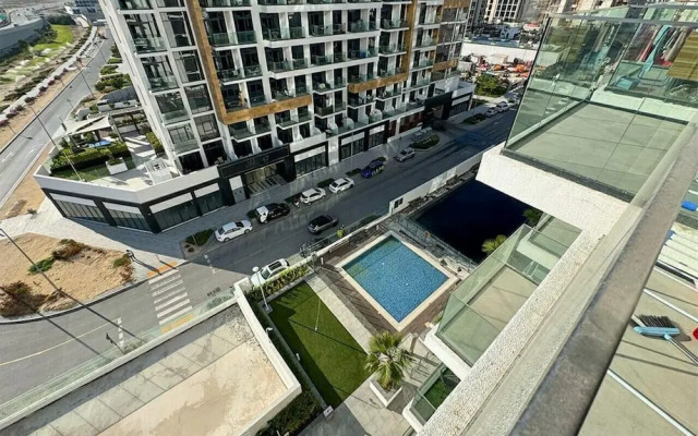 Spacious 3BR in Azizi Riviera by Bespoke