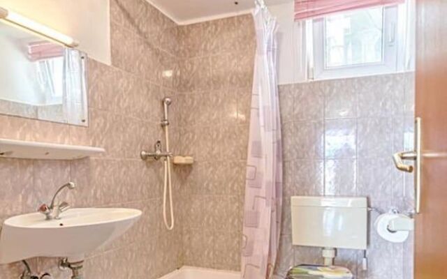 Comfort Pool Apartments