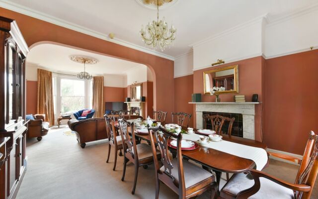 Melrose Lodge 4-bedroom house 1-bed flat