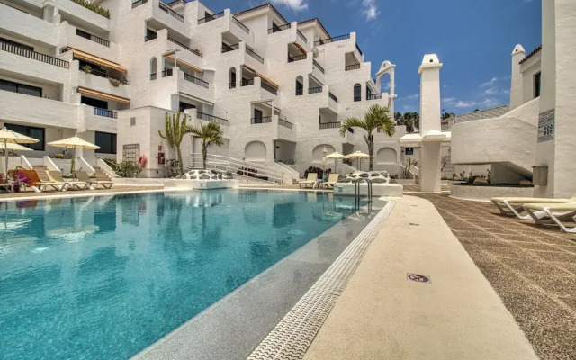 Lovely 2-bed Apartment & Jacuzzi Terrace & Pool