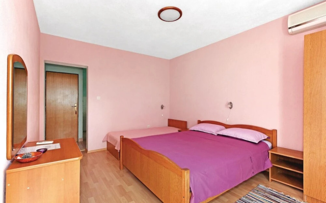 Amazing Apartment in Primosten With 1 Bedrooms and Wifi