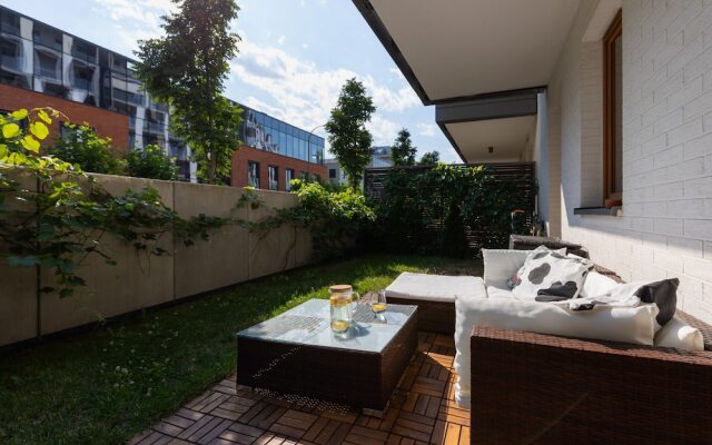 Modern Zoliborz Apartment by Renters