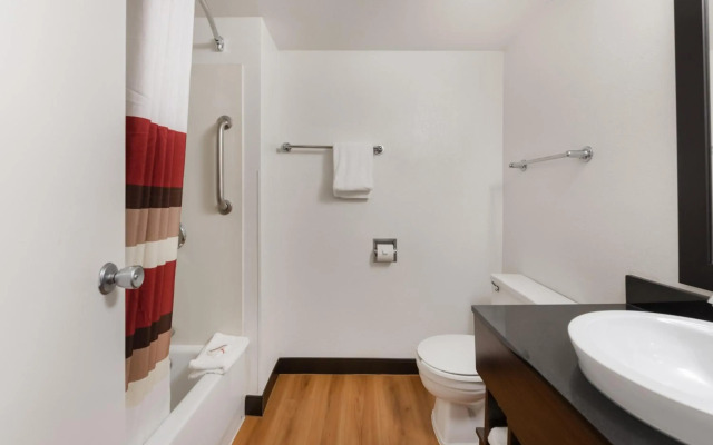 Red Roof Inn PLUS+ Columbus - Worthington