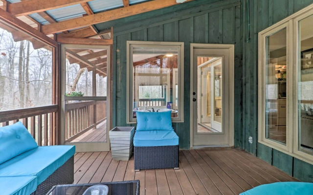 Cozy Conyers Cabin w/ Fireplace & Pool Table!