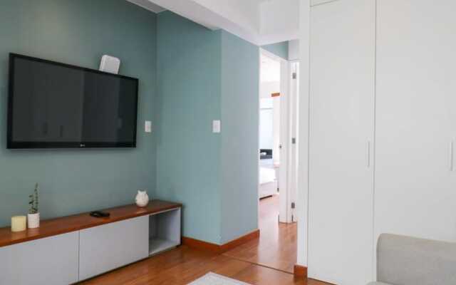 w Lovely 2BR With Balcony in Miraflores