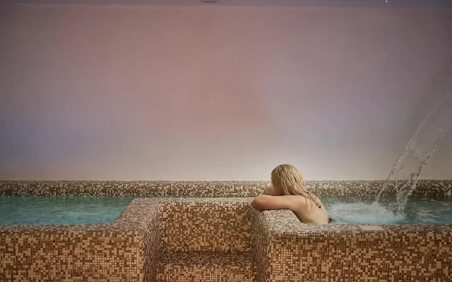 Alleys All-Suite Hotel & Spa