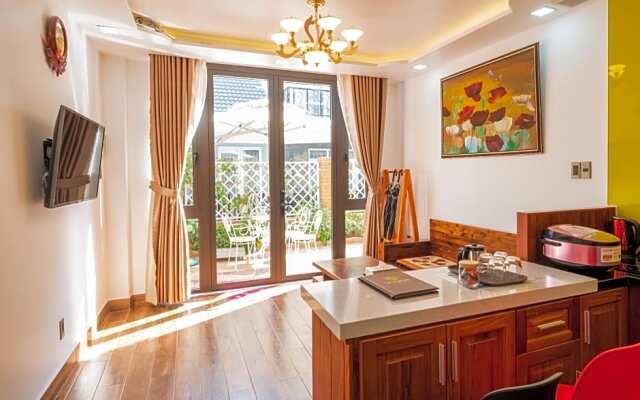 La Fleur Premium Central Apartment