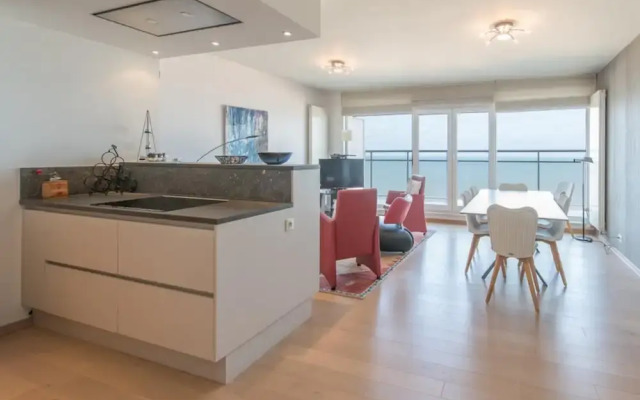 Tasteful Apartment Near the Beach