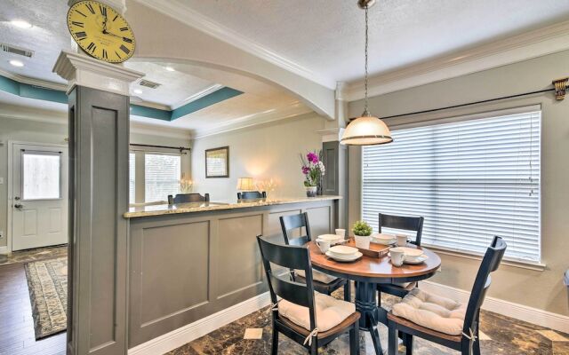 Spacious & Central Katy Retreat: 27 Mi to Houston!