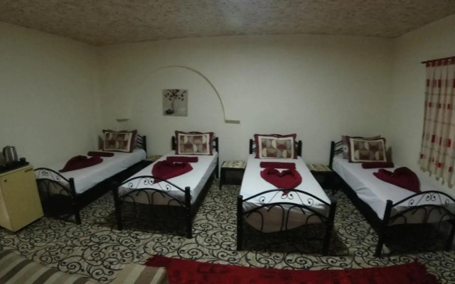Petra Antique House