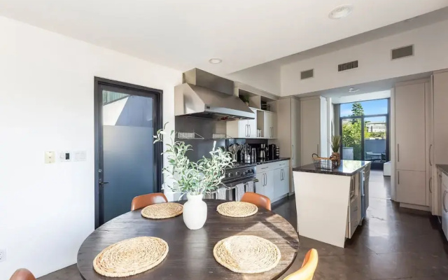 Bird Street Home min away from Sunset Blvd