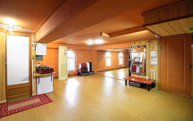 Tongyeong 1 Night 2 Days Couple Pension