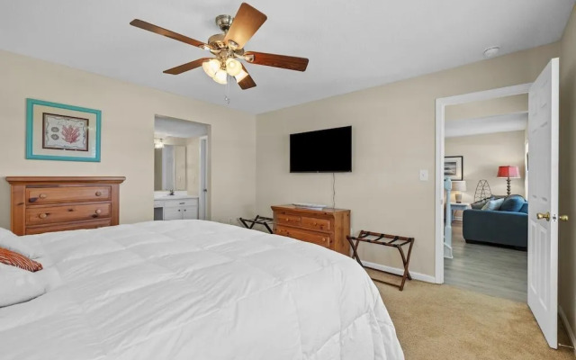 High Tider 3 Bedroom Home by RedAwning