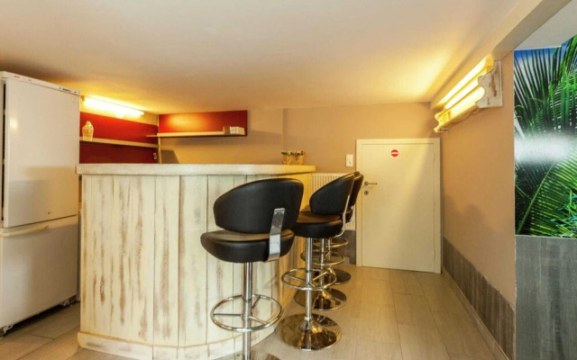Luxury Villa with Sauna & Hot Tub in Middelkerke