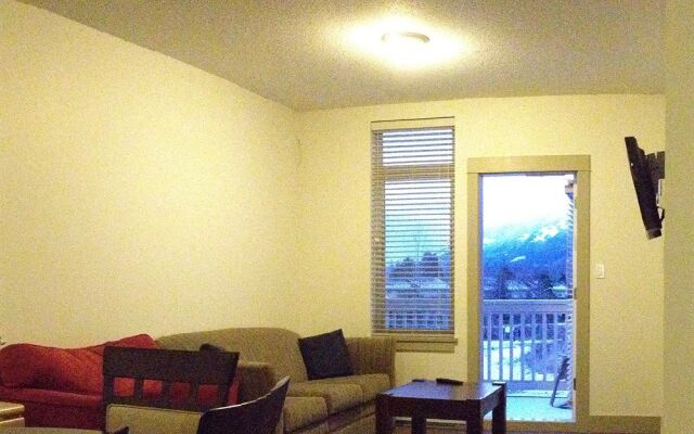 Pemberton Gateway Village Suites Hotel