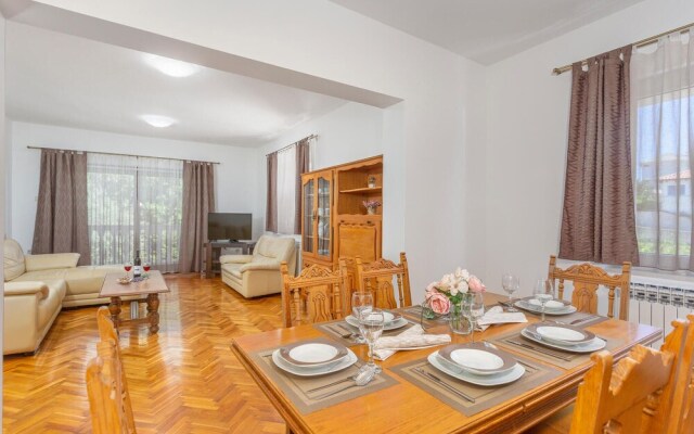 Stunning Apartment in Malinska With Wifi and 2 Bedrooms