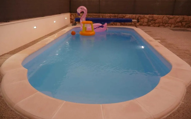 Shadesofblue M & M Sleeps 4 With Pool