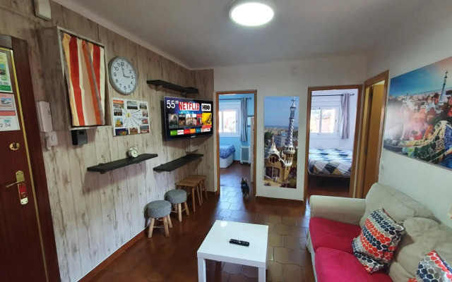 Atico con terraza y Barbacoa, junto linea Metro de BCN